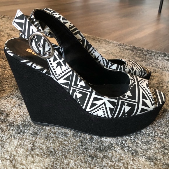 Soda Shoes - Black & White Print Wedges